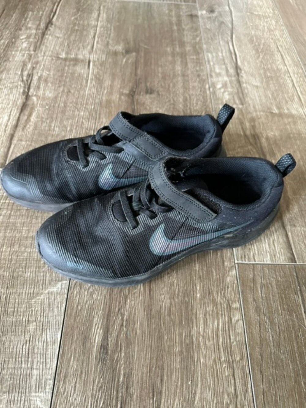 Nike size 3 youth running shoes